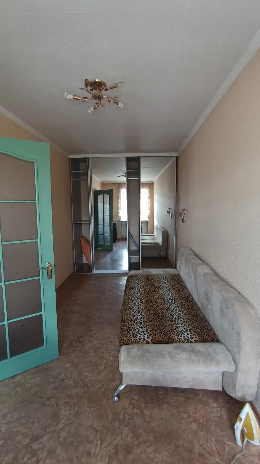 2 ком. кв-ра, пр. Победы 42, 4/4, р-н пл. Победы